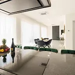 Vanesa Villa *