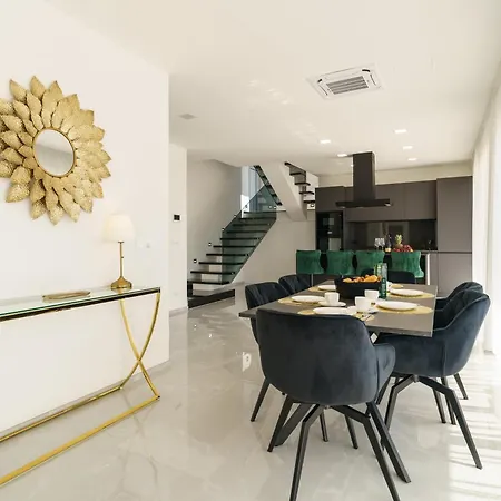 Vanesa Villa *